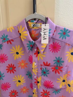 Lavender Sleeveless Button-Up Blouse with Colorful Daisies NWT by WHY